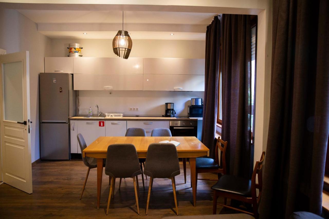 Central Sofia 3-Bedroom Apartment - Urban Art Gallery - Free Parking! Esterno foto