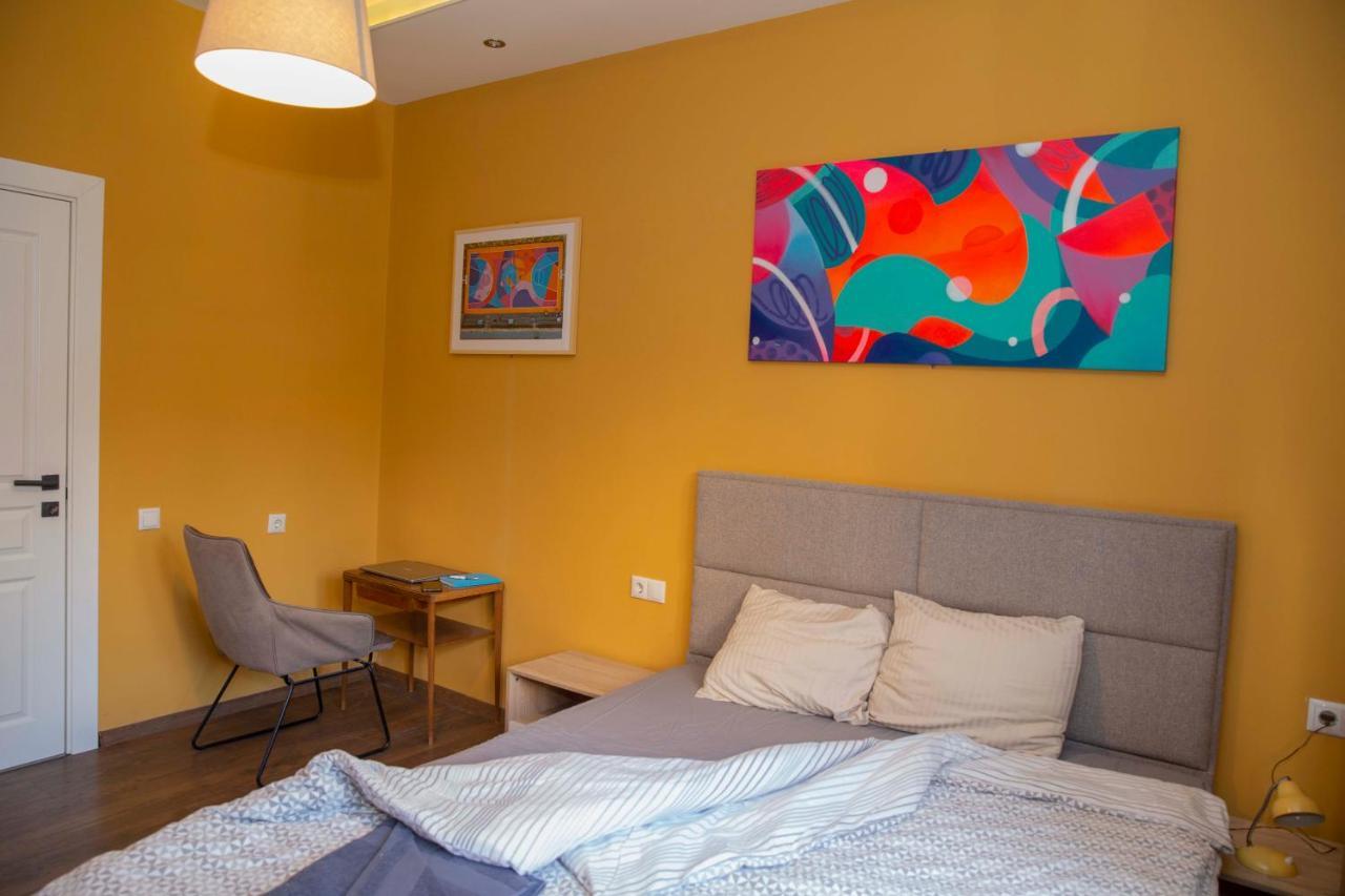 Central Sofia 3-Bedroom Apartment - Urban Art Gallery - Free Parking! Esterno foto